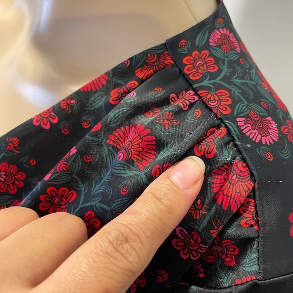 On 34TH Black and Red Wrap Style Dress with Bishop Sleeves V-Neck Size L - Picture 5 of 6